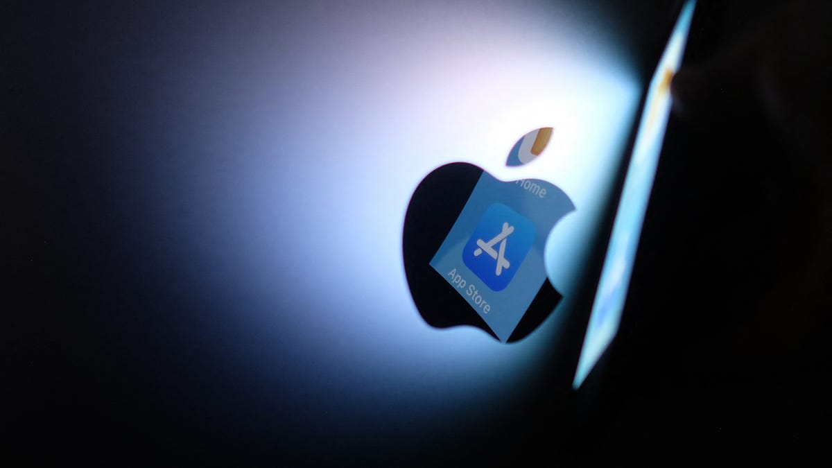 Apple app store consumer class action set for February 2026 jury trial